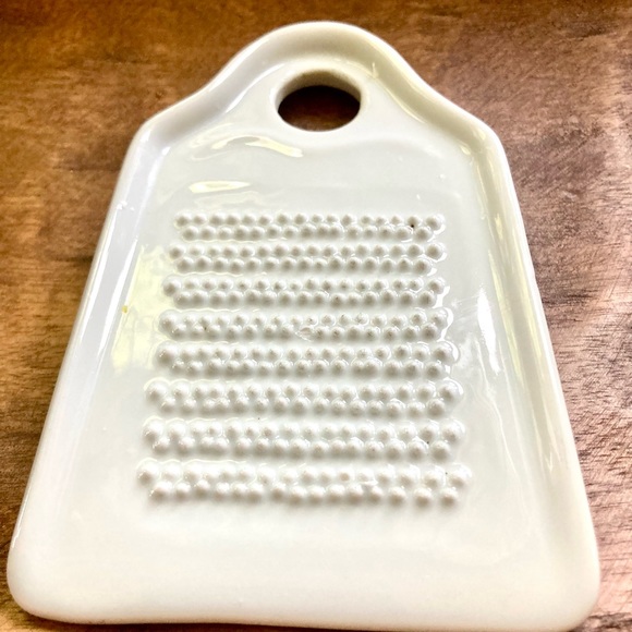 Ceramic Ginger Grater, Like New,Great for Gift Giving.Non Smoking Home 3.5”x5.5” - Picture 3 of 8